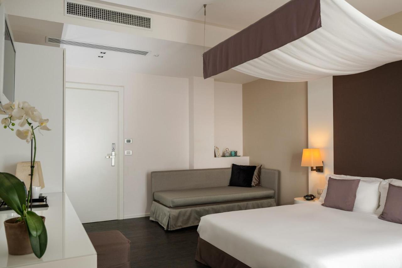 Hotel Ines Cattolica Eksteriør bilde