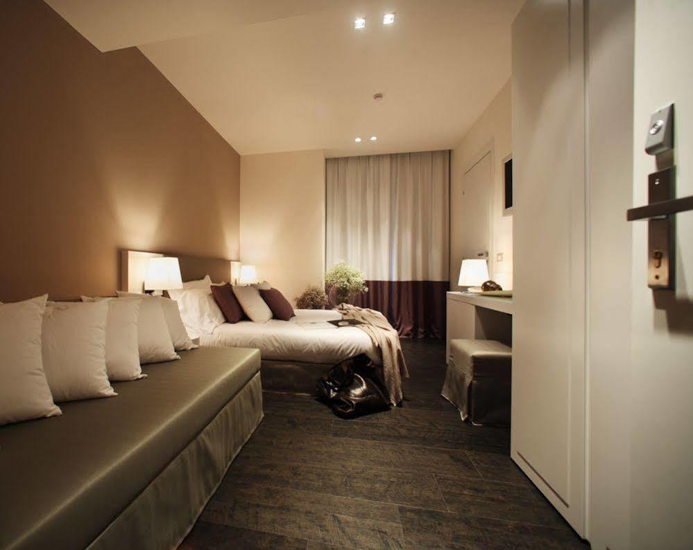Hotel Ines Cattolica Eksteriør bilde